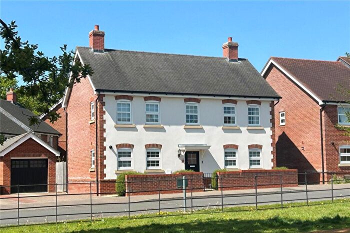 4 Bedroom Detached House For Sale In Farm Drive, Petersfield, Hampshire, GU31