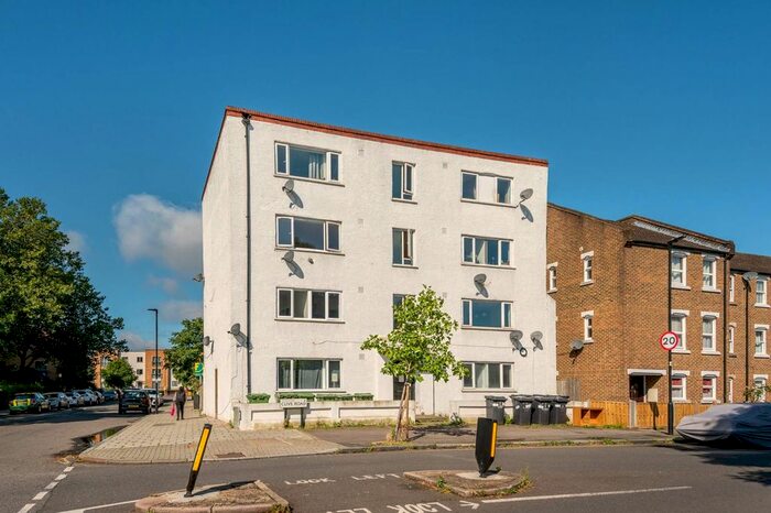 2 Bedroom Flat To Rent In Clive Road, West Dulwich, London, SE21