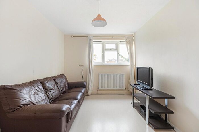 1 Bedroom Flat For Sale In Gideon Road, The Shaftesbury Estate, SW11