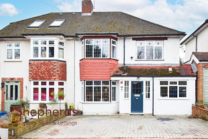 4 Bedroom Semi-Detached House For Sale In Holbeck Lane, West Cheshunt, EN7