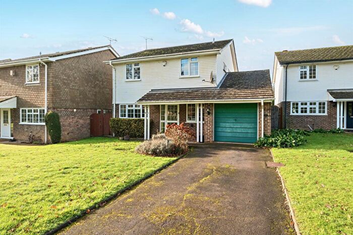 4 Bedroom Detached House For Sale In Cannon Court Road, Maidenhead, SL6