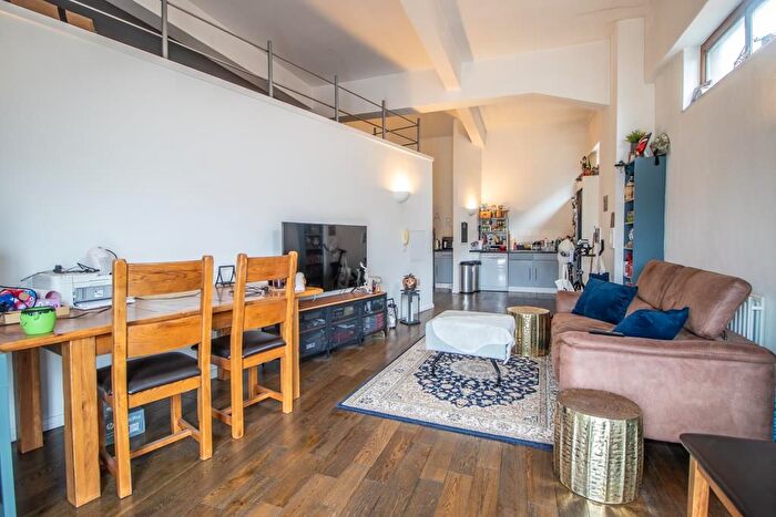 1 Bedroom Flat For Sale In Pollards Close, Rochford, SS4