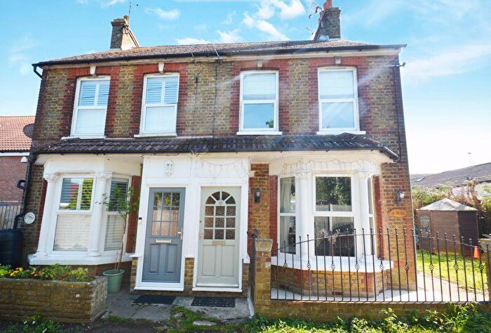3 Bedroom Semi-Detached House For Sale In Parsonage Chase, Minster, ME12