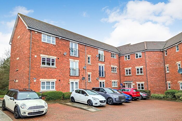 2 Bedroom Flat For Sale In Otterburn Crescent, Oakhill, Milton Keynes, MK5
