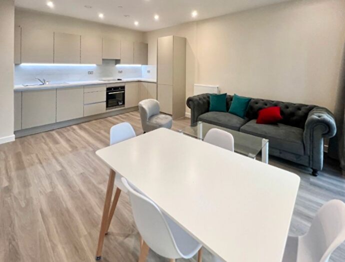 2 Bedroom Flat To Rent In Green Ferry Way, Walthamstow, E17