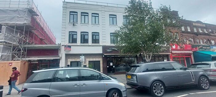 4 Bedroom Flat To Rent In Sycamore Court, - Russell Parade, Golders Green Road, London, Greater London, NW11