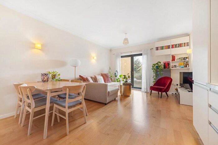 2 Bedroom Flat For Sale In Harberson Road, SW12