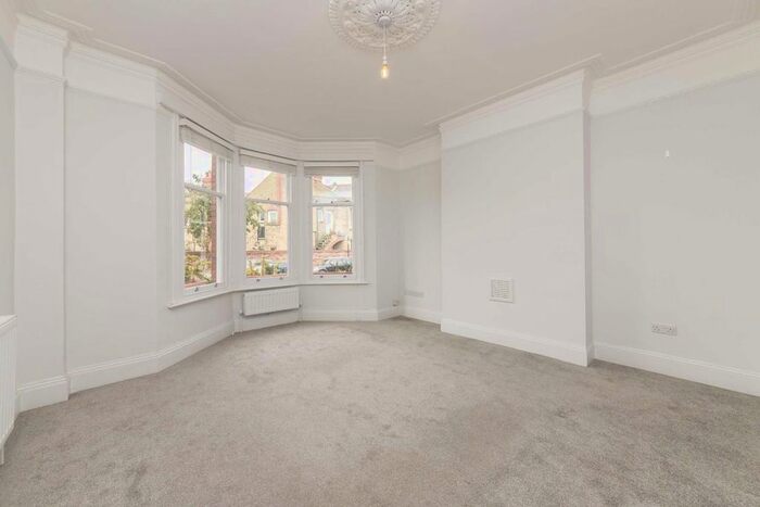 1 Bedroom Flat To Rent In Radbourne Road, London, SW12
