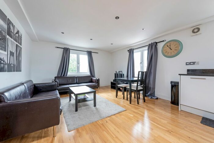 2 Bedroom Flat To Rent In Queenstown Road, London, SW8