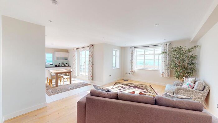 2 Bedroom Flat For Sale In Western Road, City Centre, Brighton, BN1