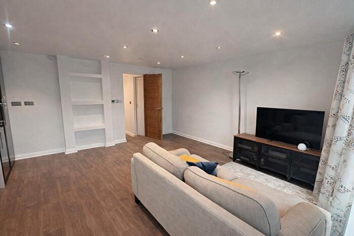2 Bedroom Flat To Rent In Studley Grange Road, Hanwell, W7