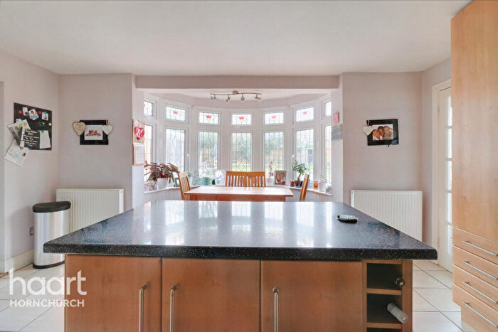 8 Bedroom Detached House For Sale In Parkstone Avenue, Hornchurch, RM11