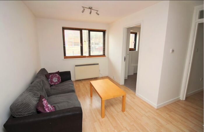 2 Bedroom Flat To Rent In Station Parade, Virginia Water, GU25
