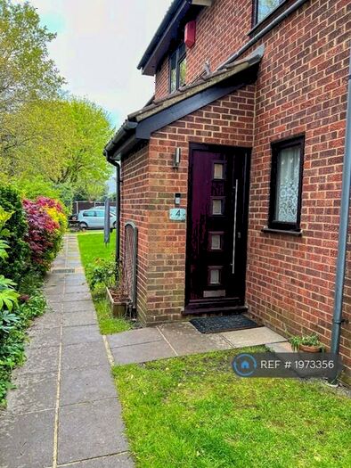 2 Bedroom Maisonette To Rent In Camellia House, Woking, GU22