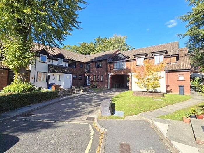 1 Bedroom Flat For Sale In Oakdene Close, Hatch End, HA5