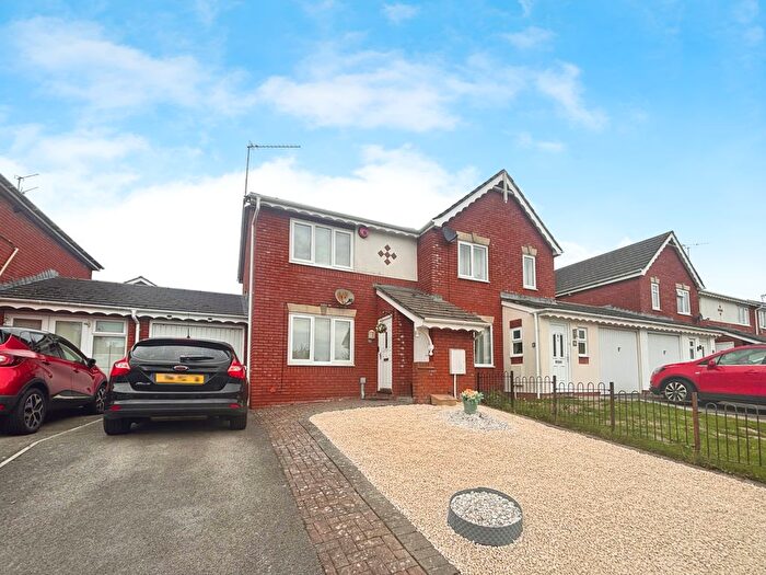 2 Bedroom Property To Rent In Rhodfa Sweldon, Barry, CF62