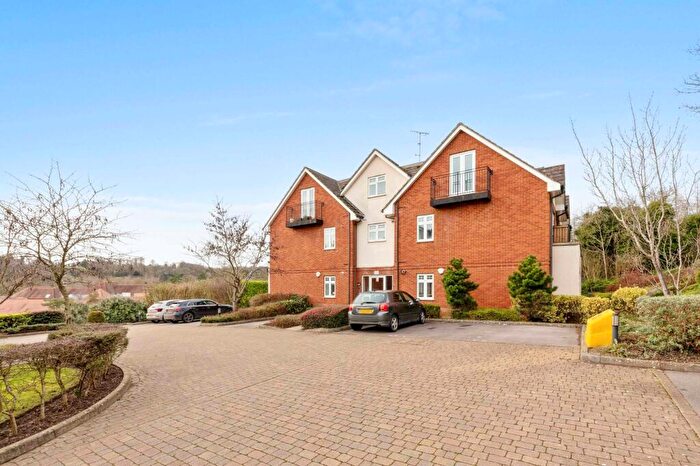 2 Bedroom Flat For Sale In Folleys Place, Loudwater, HP10