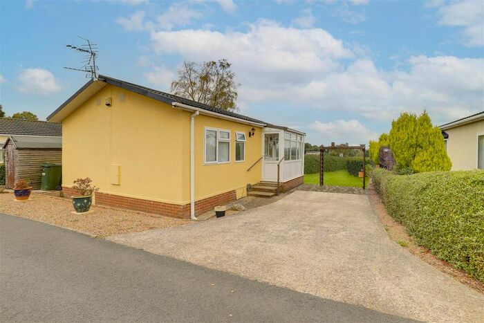 2 Bedroom Park Home For Sale In Mcclelland Avenue, Killarney Park, Nottinghamshire NG6