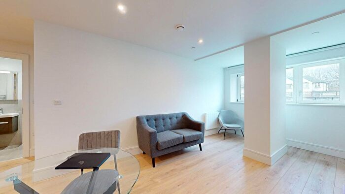 1 Bedroom Flat To Rent In Beverley Way, New Malden, SW20