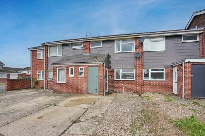 3 Bedroom Terraced House For Sale In Windrush Close, Grove, OX12
