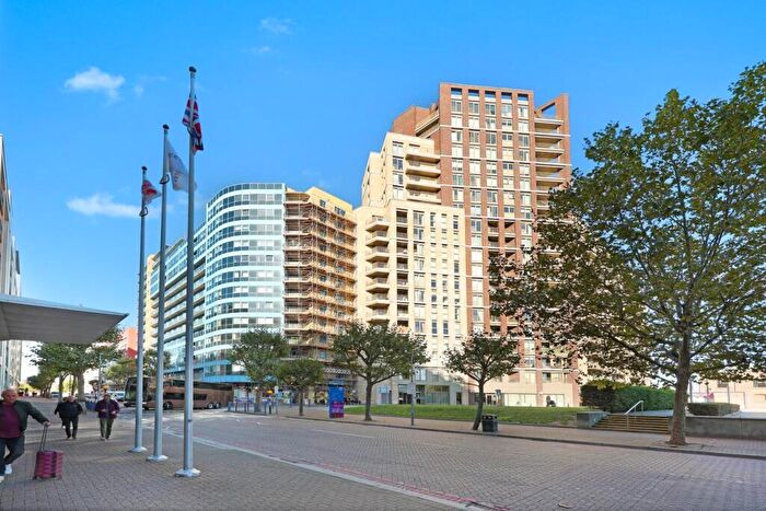 2 Bedroom Apartment For Sale In Western Gateway, London, E16