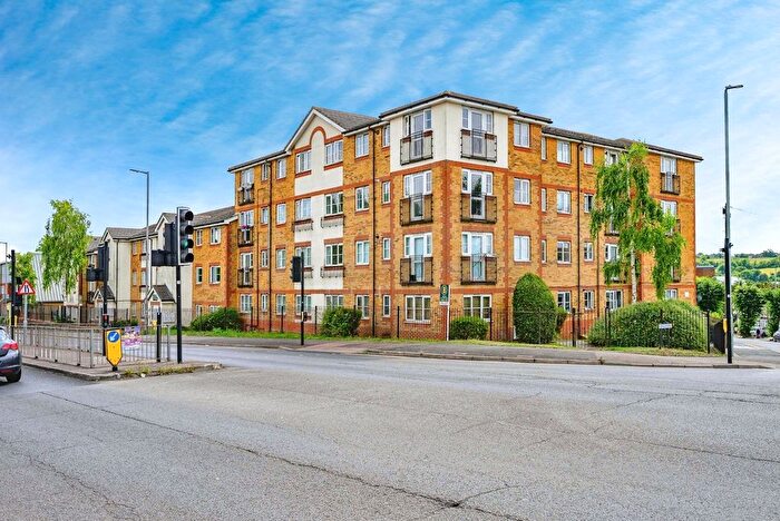 2 Bedroom Flat For Sale In Dunstable Road, Luton, Bedfordshire, LU4