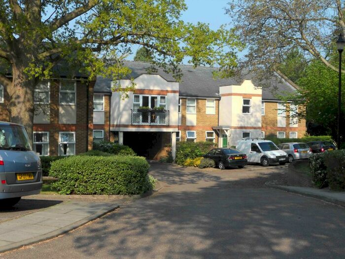 1 Bedroom Flat To Rent In Foxwood Green Close, Enfield, EN1