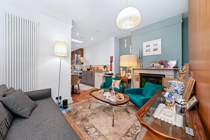 2 Bedroom Flat For Sale In Fenwick Road, East Dulwich, London, SE22