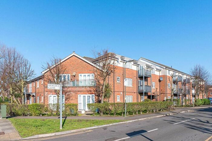 2 Bedroom Flat To Rent In Hemlock Close, Norbury, London, SW16