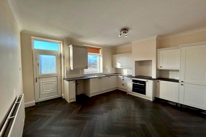 2 Bedroom Property To Rent In Leeds Road, Wakefield, WF1