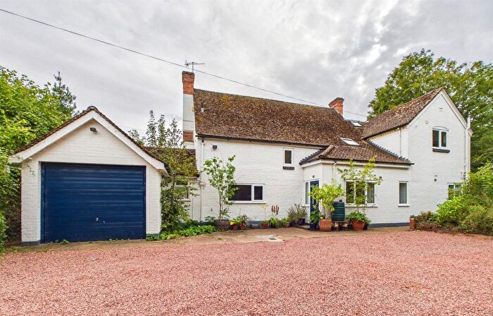 3 Bedroom Detached House For Sale In Bowling Green, Hanley Castle, Worcester, WR8