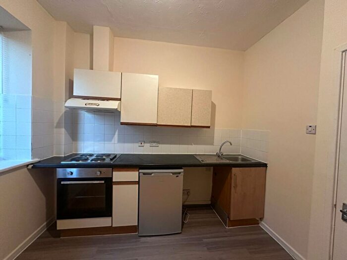 Studio To Rent In Alton Gardens, Luton, LU1