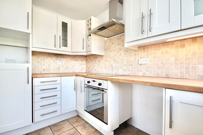 2 Bedroom Detached Bungalow For Sale In Hilltop Close, Eagle, LN6