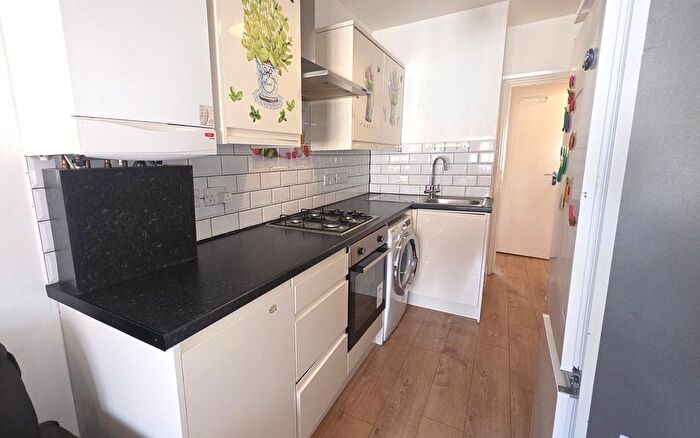1 Bedroom Flat To Rent In Flat, A Green Lane, IG1
