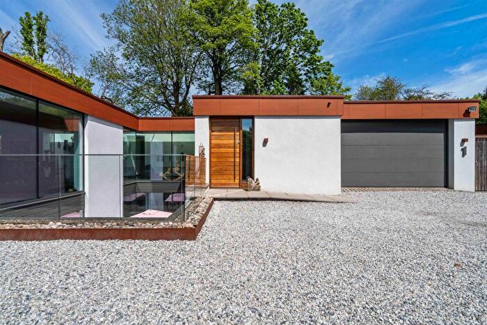 4 Bedroom Detached House For Sale In Chattock Gardens, Solihull, B91