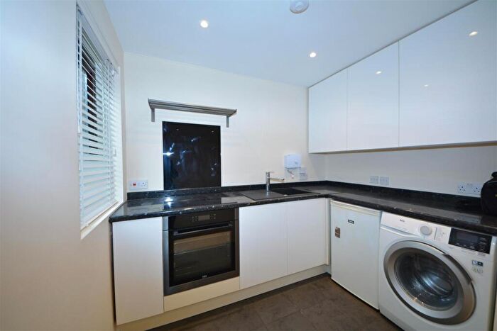 1 Bedroom Apartment For Sale In Stokes Court, East Finchley, N2