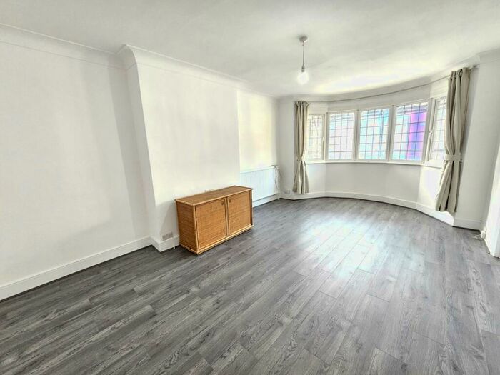2 Bedroom Flat To Rent In East End Road, East Finchley, N2