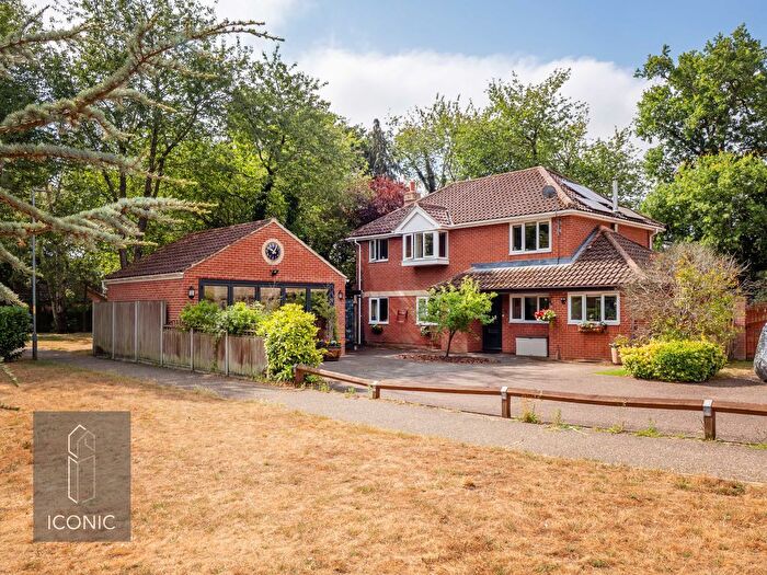 4 Bedroom Detached House For Sale In Barberry Close, Taverham, Norwich, NR8