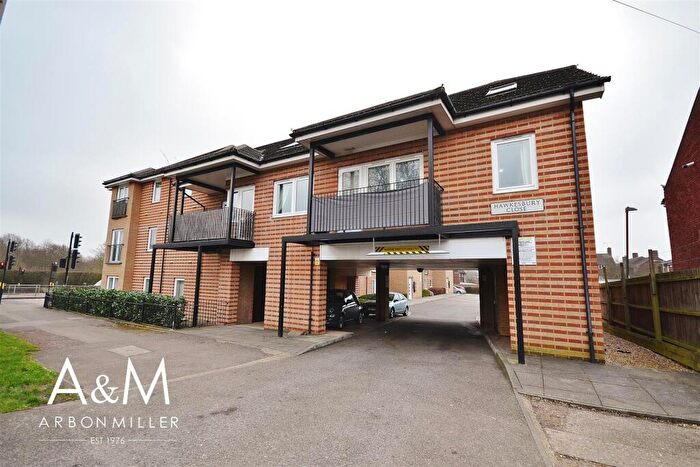 2 Bedroom Flat To Rent In Hawkesbury Close, Hainault, IG6