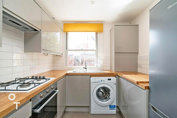 2 Bedroom Flat To Rent In Grafton Road, NW5