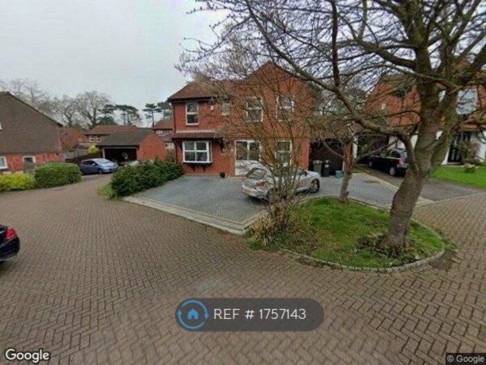 4 Bedroom Detached House To Rent In Northcliffe Close, Worcester Park, KT4