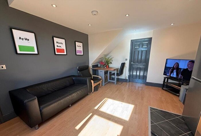 3 Bedroom Terraced House To Rent In A Ecclesall Road, Sheffield, S11