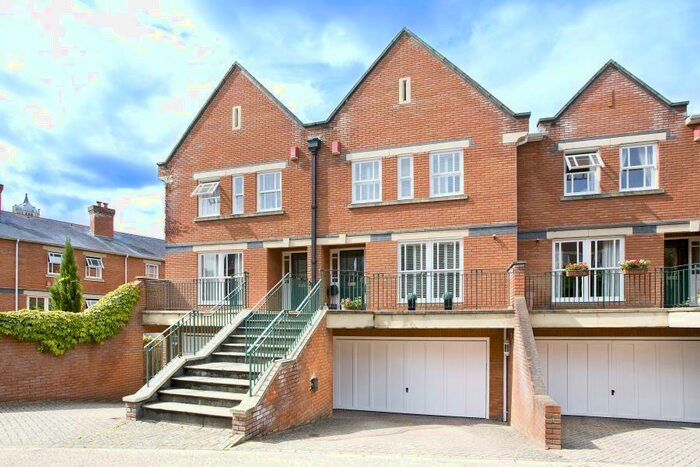 4 Bedroom Town House To Rent In Virginia Park, Virginia Water, Surrey, GU25