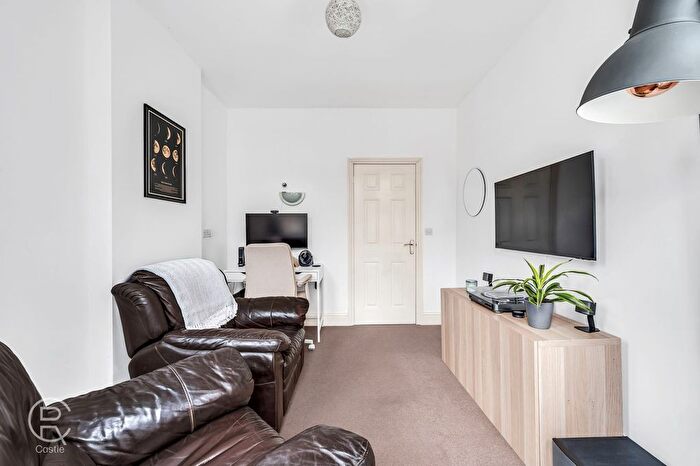 1 Bedroom Flat For Sale In Church Gardens, London, W5