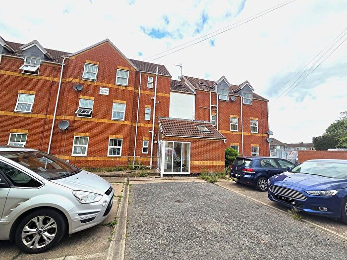 2 Bedroom Flat To Rent In Old Brickyard, Nottingham, NG3