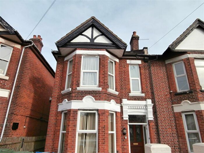 7 Bedroom Semi-Detached House To Rent In Cedar Road, Southampton, SO14