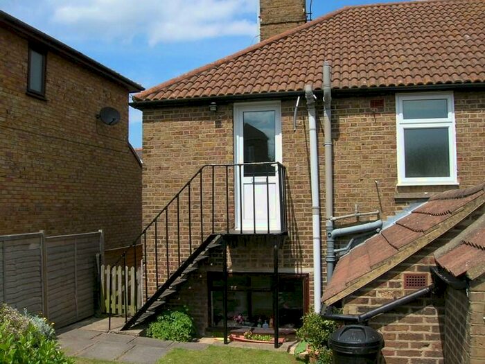 2 Bedroom Flat To Rent In High Street, ME9