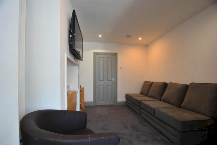 5 Bedroom End Of Terrace House To Rent In Derry Avenue, Plymouth PL4