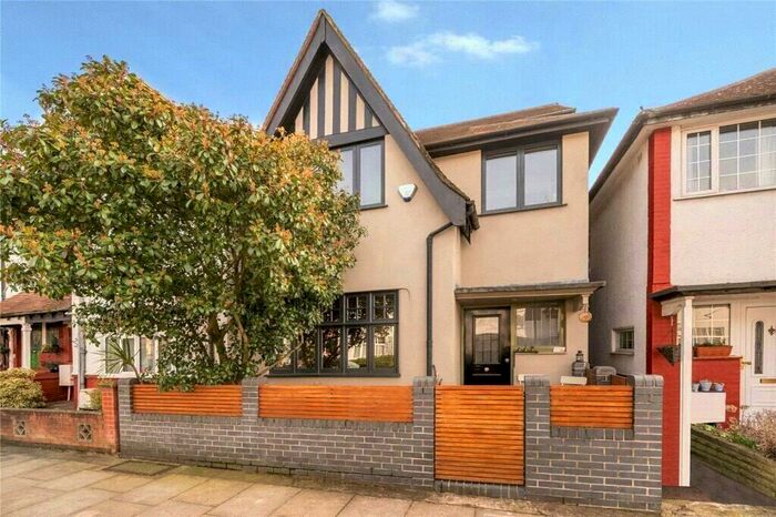 5 Bedroom Semi-Detached House To Rent In Dingwall Gardens, London, NW11