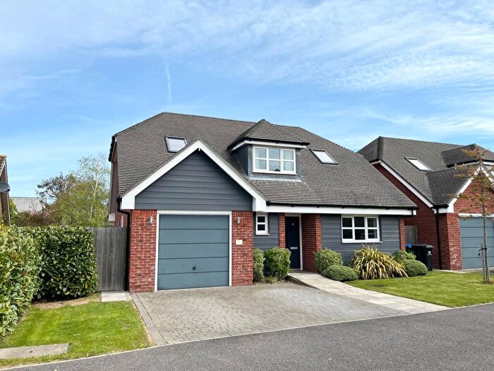 3 Bedroom Detached House To Rent In Inglecroft Gardens, Wick, BN17